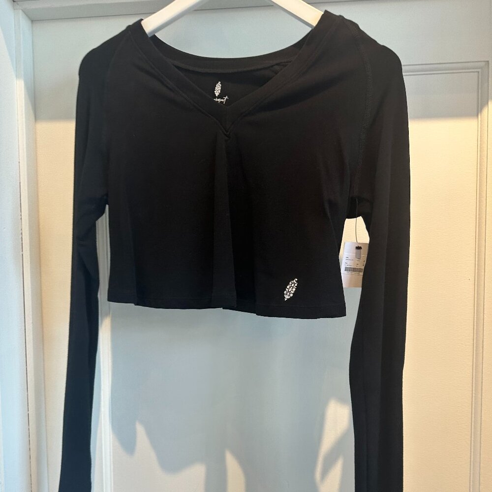 NWT Free People Movement Long Sleeve Layer, Cropped Cut, Black